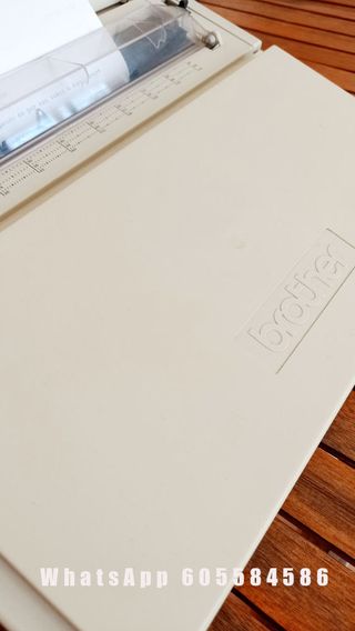 Máquina de escribir Brother AX-140