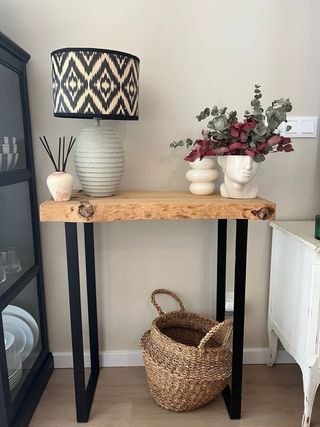 Mesa recibidor madera y metal. Precio leroy 87€