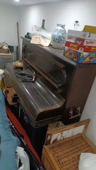 Piano Vertical Antiguo