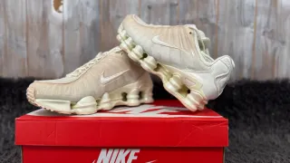 Nike Shox TL Pearl Talla 39 Beige/Blanco