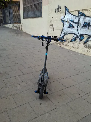 Patinete eléctrico con luces LED