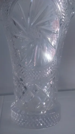 Jarrón de cristal tallado