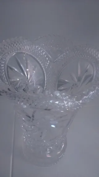 Jarrón de cristal tallado