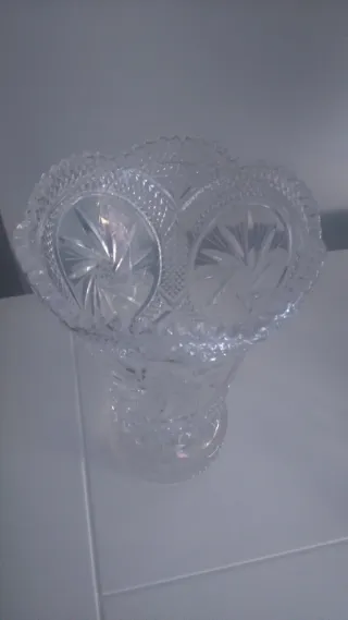 Jarrón de cristal tallado