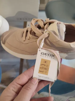 Zapatillas Geox Piel Beige y Blancas