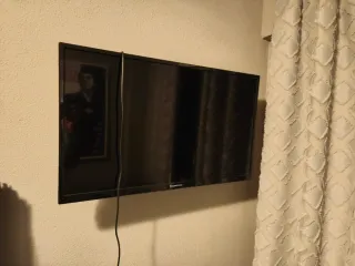 Televisor Thomson Negro Plano