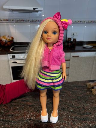 Muñeca Nenuco con ropa y accesorios