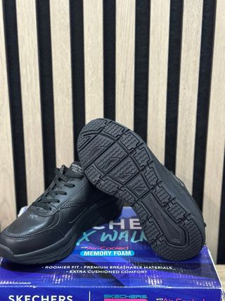 Zapatillas Skechers D'Lux Walker Negras