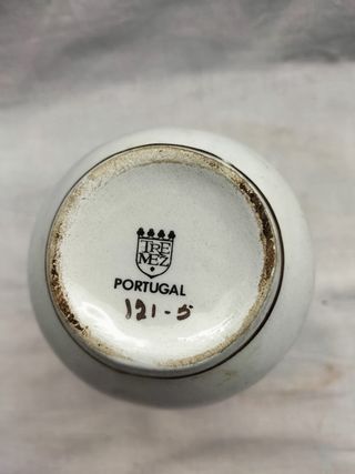 Jarra de altar em faiança com flores