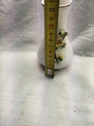 Jarra de altar em faiança com flores