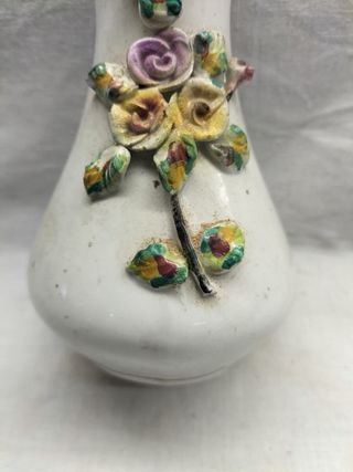 Jarra de altar em faiança com flores