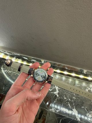 Reloj Louis Vuitton Marrón y Dorado