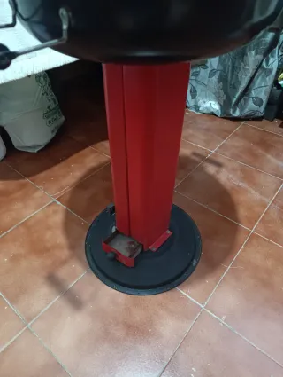 Barbacoa roja y negra