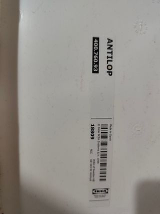 Trona infantil Ikea blanca.