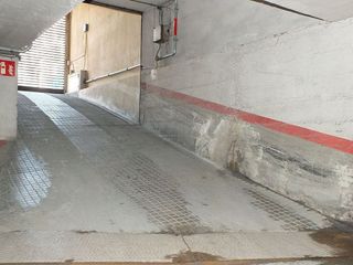 Garaje en venta en Santa Clara-Caputxins-Hospital en Vic