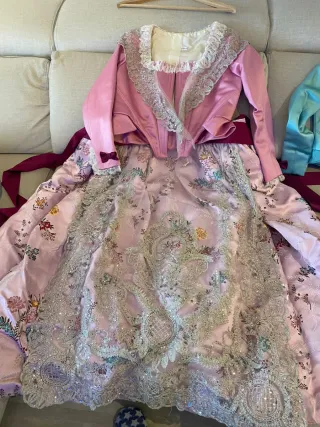 Traje de Fallera Blanco y Rojo