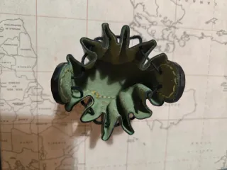 Monedero artesano piel negro y verde