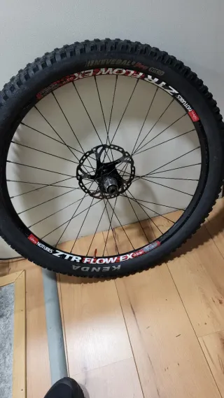 Bujes Chris King, Llantas y GOMAS NUEVAS.