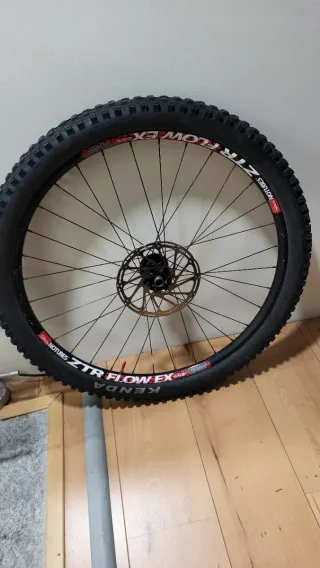 Bujes Chris King, Llantas y GOMAS NUEVAS.