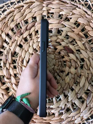 Custodia protettiva per iPhone 15 Pro Max con finitura traslucida