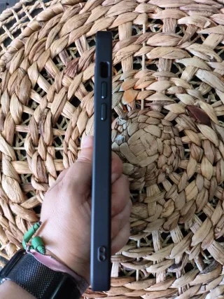 Custodia protettiva per iPhone 15 Pro Max con finitura traslucida