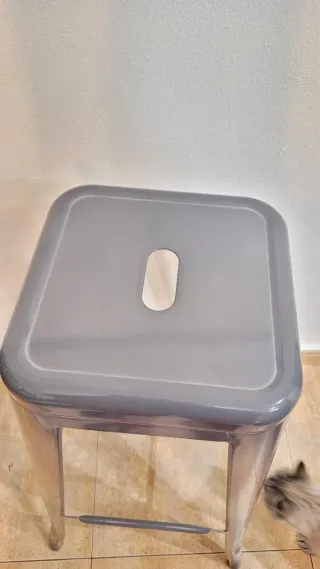 Taburete alto de aluminio gris