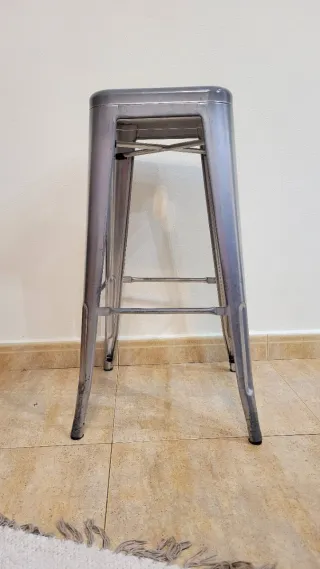 Taburete alto de aluminio gris