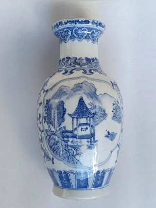 Jarrón porcelana azul y blanco pintado a mano