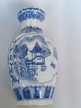 Jarrón porcelana azul y blanco pintado a mano