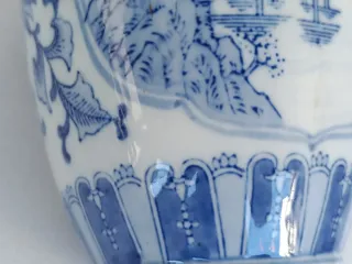 Jarrón porcelana azul y blanco pintado a mano