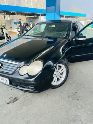 Mercedes-Benz Clase CLA 2004