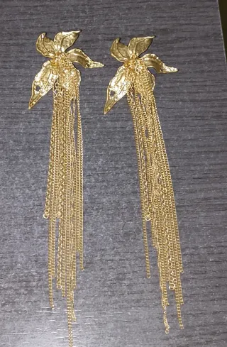 Pendientes largos dorados con cadenas