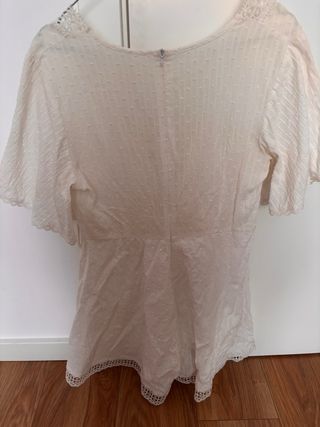 Macacão branco rendado