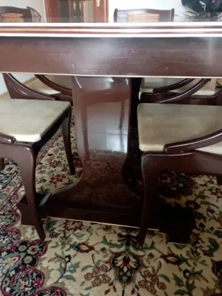 Mesa comedor y 6 sillas madera oscura