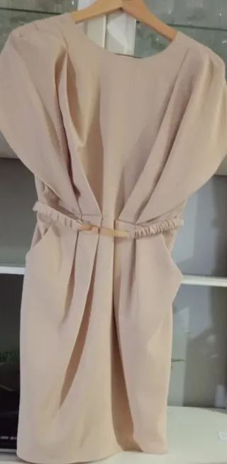 Vestido beige sin estrenar de Sfera