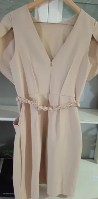 Vestido beige sin estrenar de Sfera