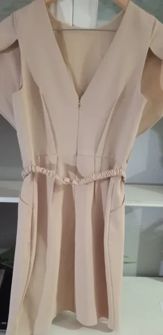 Vestido beige sin estrenar de Sfera