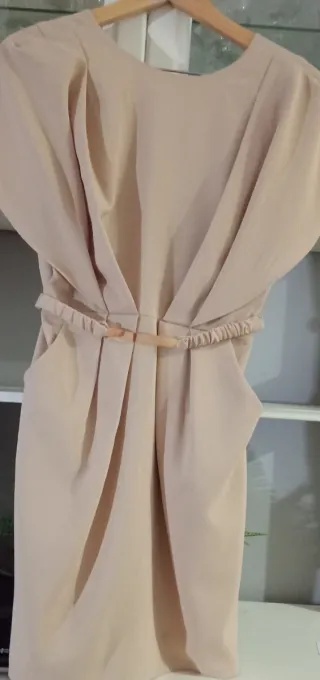 Vestido beige sin estrenar de Sfera