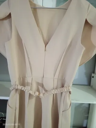 Vestido beige sin estrenar de Sfera
