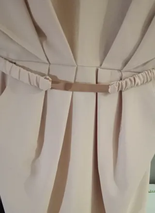 Vestido beige sin estrenar de Sfera