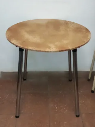 Mesa redonda pequeña madera y metal,