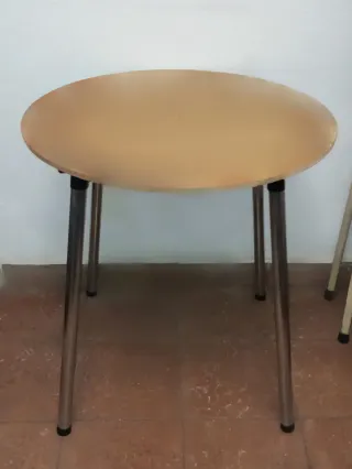 Mesa redonda pequeña madera y metal,