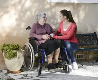 Cuidadora interna +5 años experiencia.