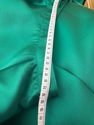 Falda de fiesta asimétrica de satén verde