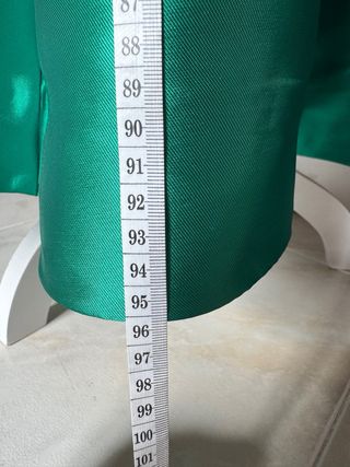 Falda de fiesta asimétrica de satén verde