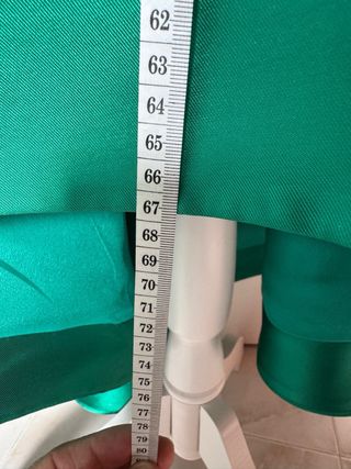 Falda de fiesta asimétrica de satén verde