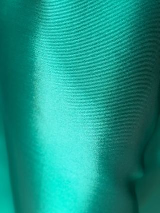 Falda de fiesta asimétrica de satén verde