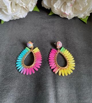 Pendientes de rafia multicolor