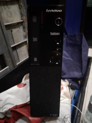 Lenovo ThinkCentre i3 Ordenador Sobremesa