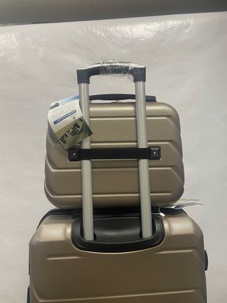Maleta mediana y neceser nueva